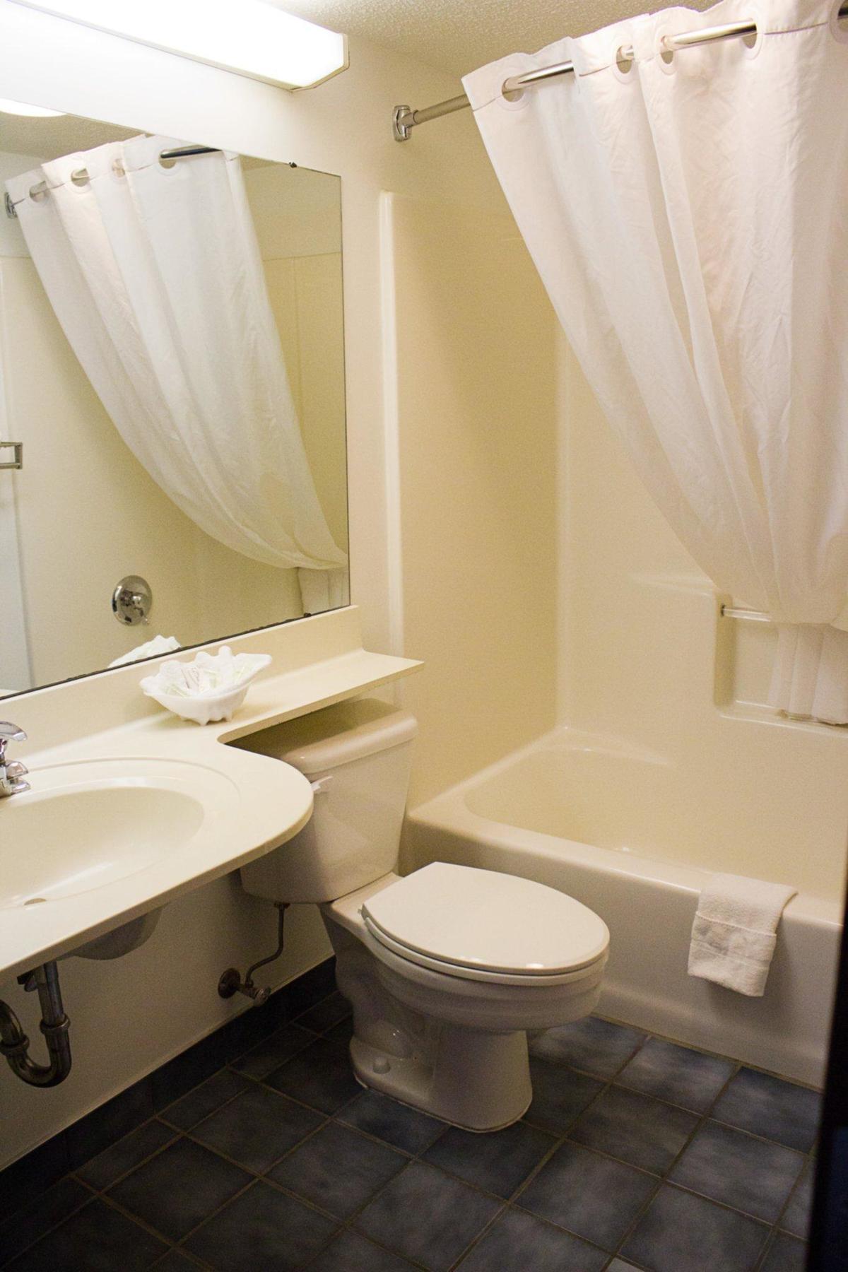Quality Inn Маунт Плезант Екстериор снимка